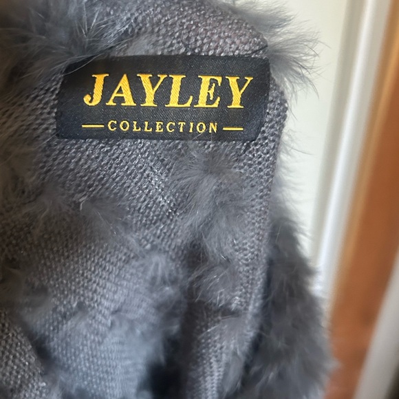 Cape/Poncho - Picture 8 of 10